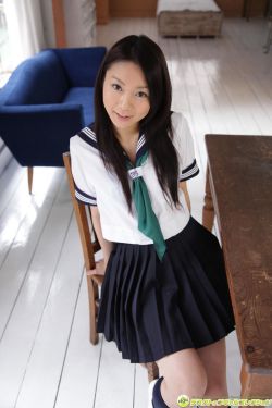 请别相信他